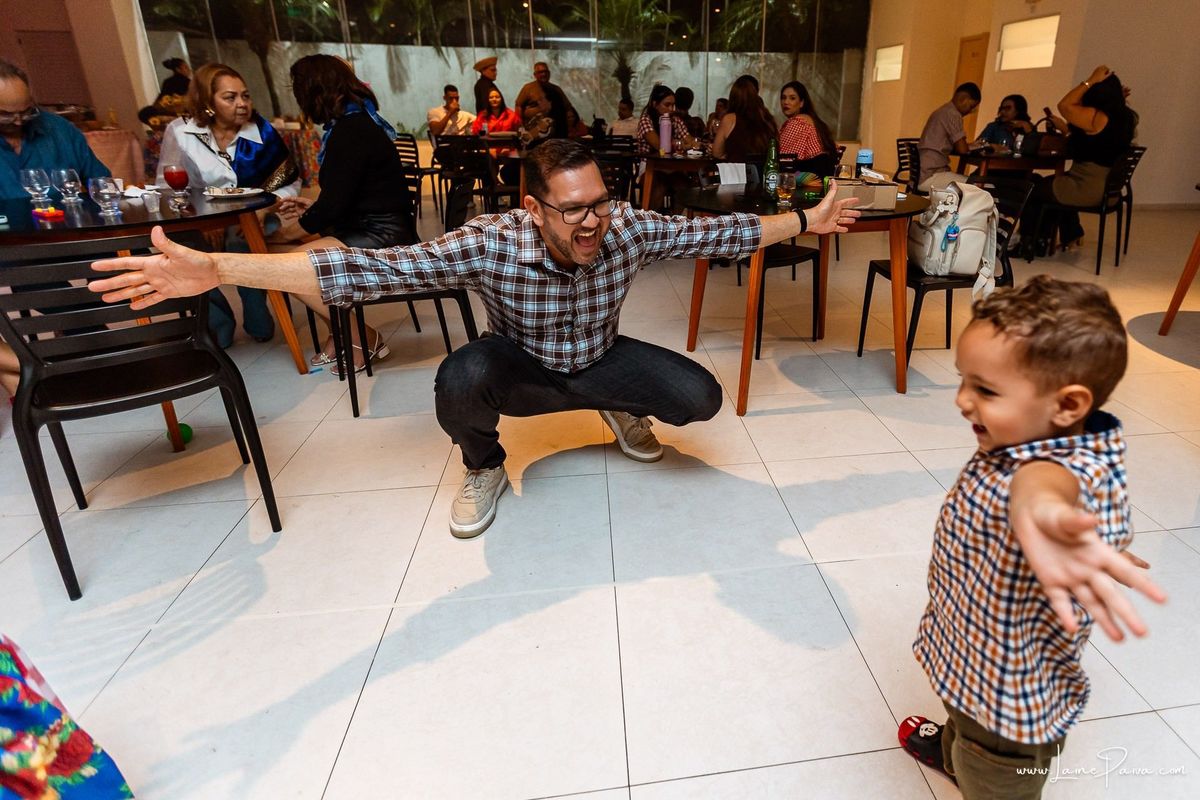 fotografia de Aniversario adulto, festa de 70 anos de Marcelo no condominio Buena Vista em Parnamirim, com tema de festa junina, São João com trio de sanfoneiro, homenagem e muito carinho de familiares e amigos. 