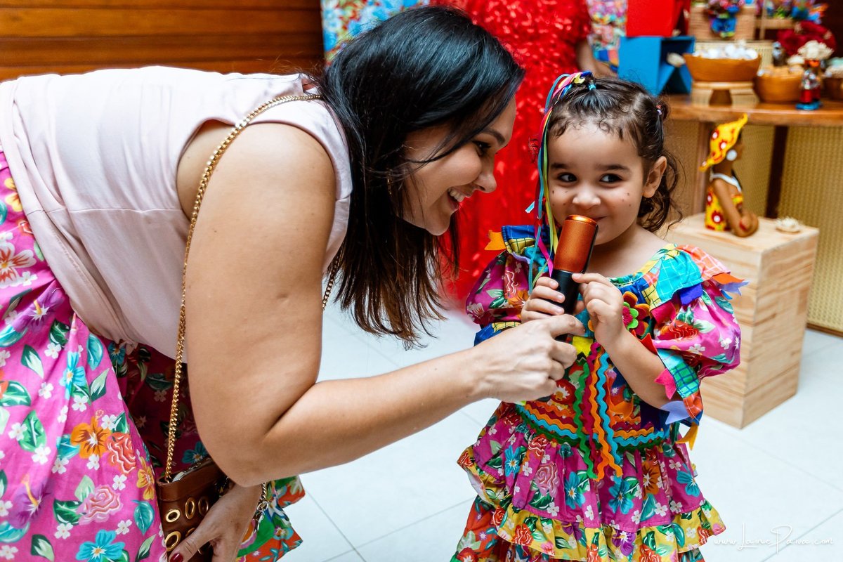 fotografia de Aniversario adulto, festa de 70 anos de Marcelo no condominio Buena Vista em Parnamirim, com tema de festa junina, São João com trio de sanfoneiro, homenagem e muito carinho de familiares e amigos. 