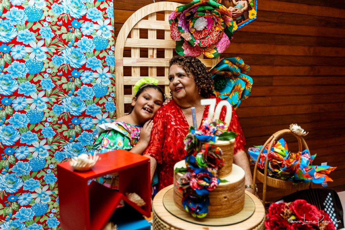fotografia de Aniversario adulto, festa de 70 anos de Marcelo no condominio Buena Vista em Parnamirim, com tema de festa junina, São João com trio de sanfoneiro, homenagem e muito carinho de familiares e amigos. 