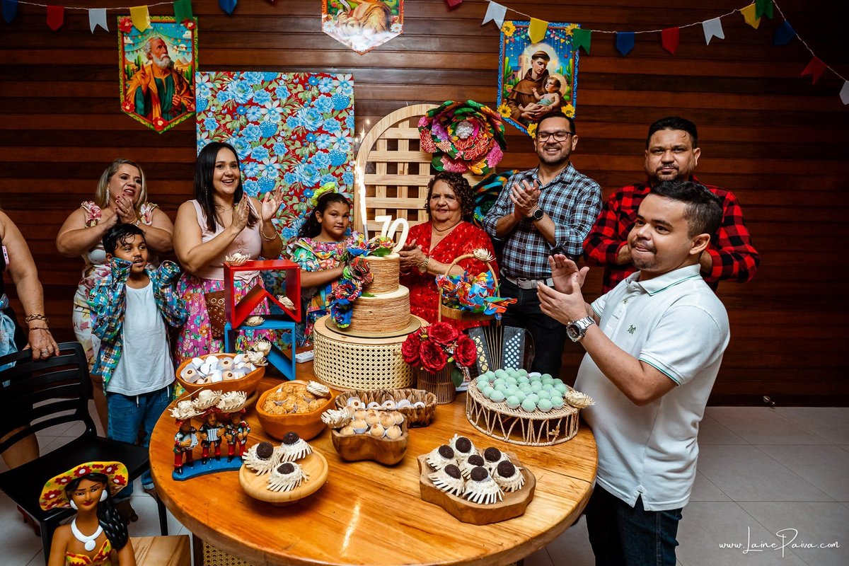fotografia de Aniversario adulto, festa de 70 anos de Marcelo no condominio Buena Vista em Parnamirim, com tema de festa junina, São João com trio de sanfoneiro, homenagem e muito carinho de familiares e amigos. 