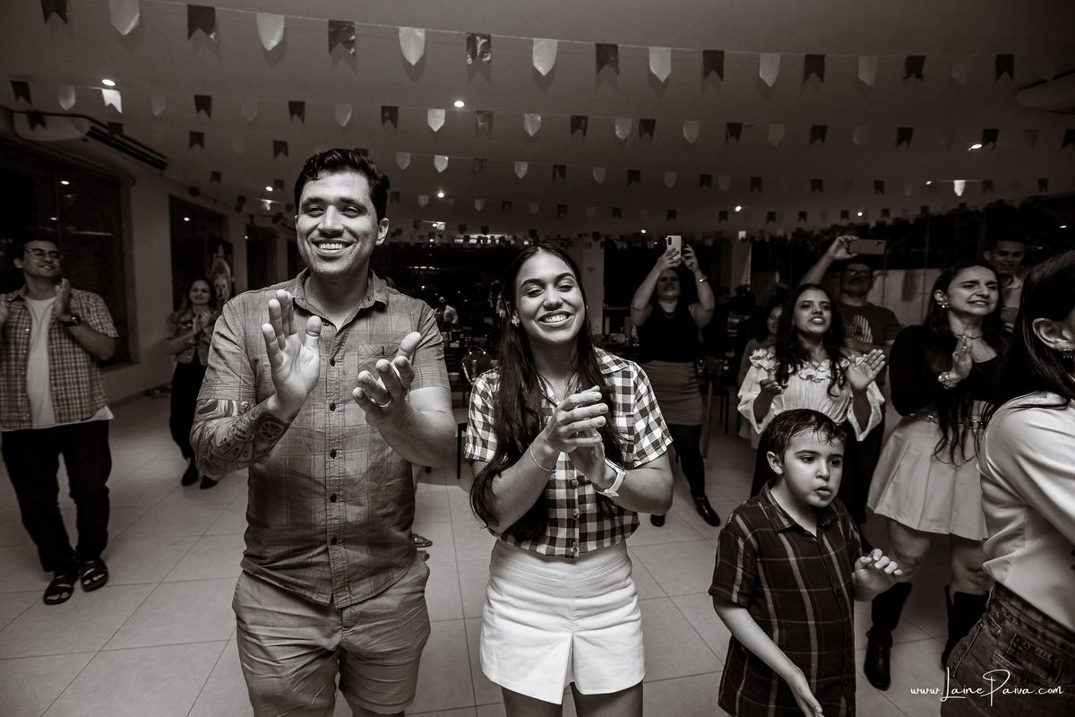 fotografia de Aniversario adulto, festa de 70 anos de Marcelo no condominio Buena Vista em Parnamirim, com tema de festa junina, São João com trio de sanfoneiro, homenagem e muito carinho de familiares e amigos. 