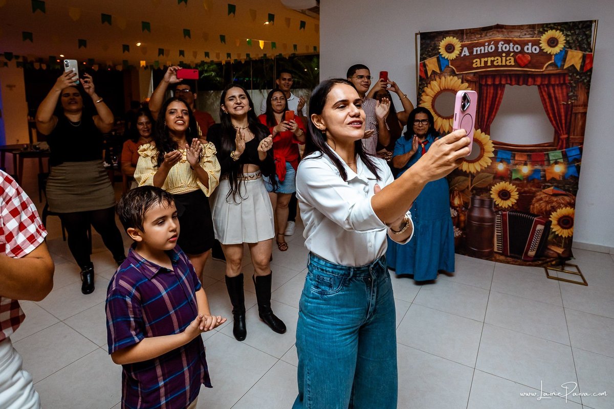 fotografia de Aniversario adulto, festa de 70 anos de Marcelo no condominio Buena Vista em Parnamirim, com tema de festa junina, São João com trio de sanfoneiro, homenagem e muito carinho de familiares e amigos. 