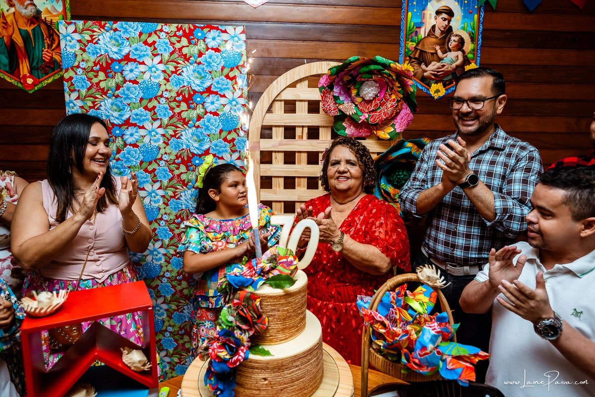 fotografia de Aniversario adulto, festa de 70 anos de Marcelo no condominio Buena Vista em Parnamirim, com tema de festa junina, São João com trio de sanfoneiro, homenagem e muito carinho de familiares e amigos. 