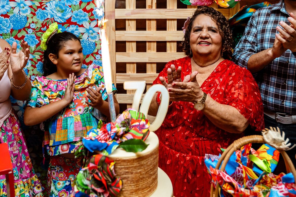 fotografia de Aniversario adulto, festa de 70 anos de Marcelo no condominio Buena Vista em Parnamirim, com tema de festa junina, São João com trio de sanfoneiro, homenagem e muito carinho de familiares e amigos. 