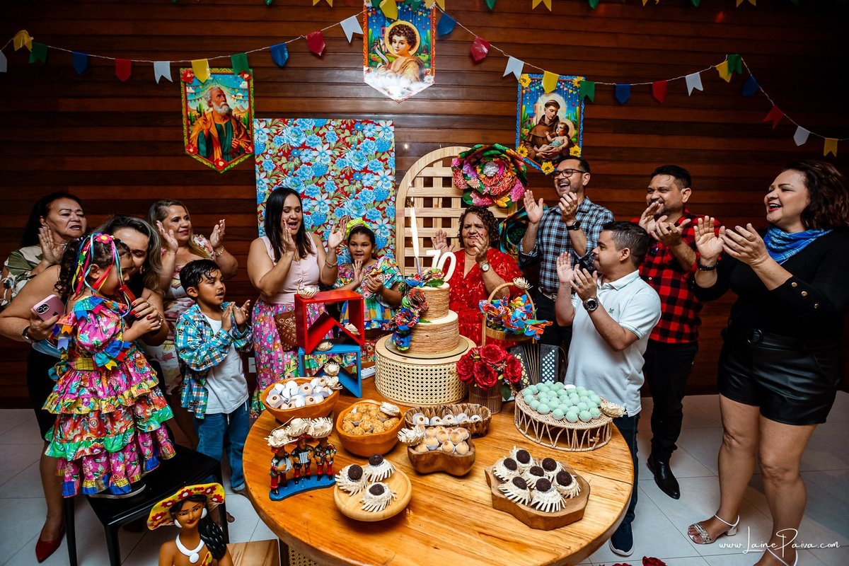 fotografia de Aniversario adulto, festa de 70 anos de Marcelo no condominio Buena Vista em Parnamirim, com tema de festa junina, São João com trio de sanfoneiro, homenagem e muito carinho de familiares e amigos. 