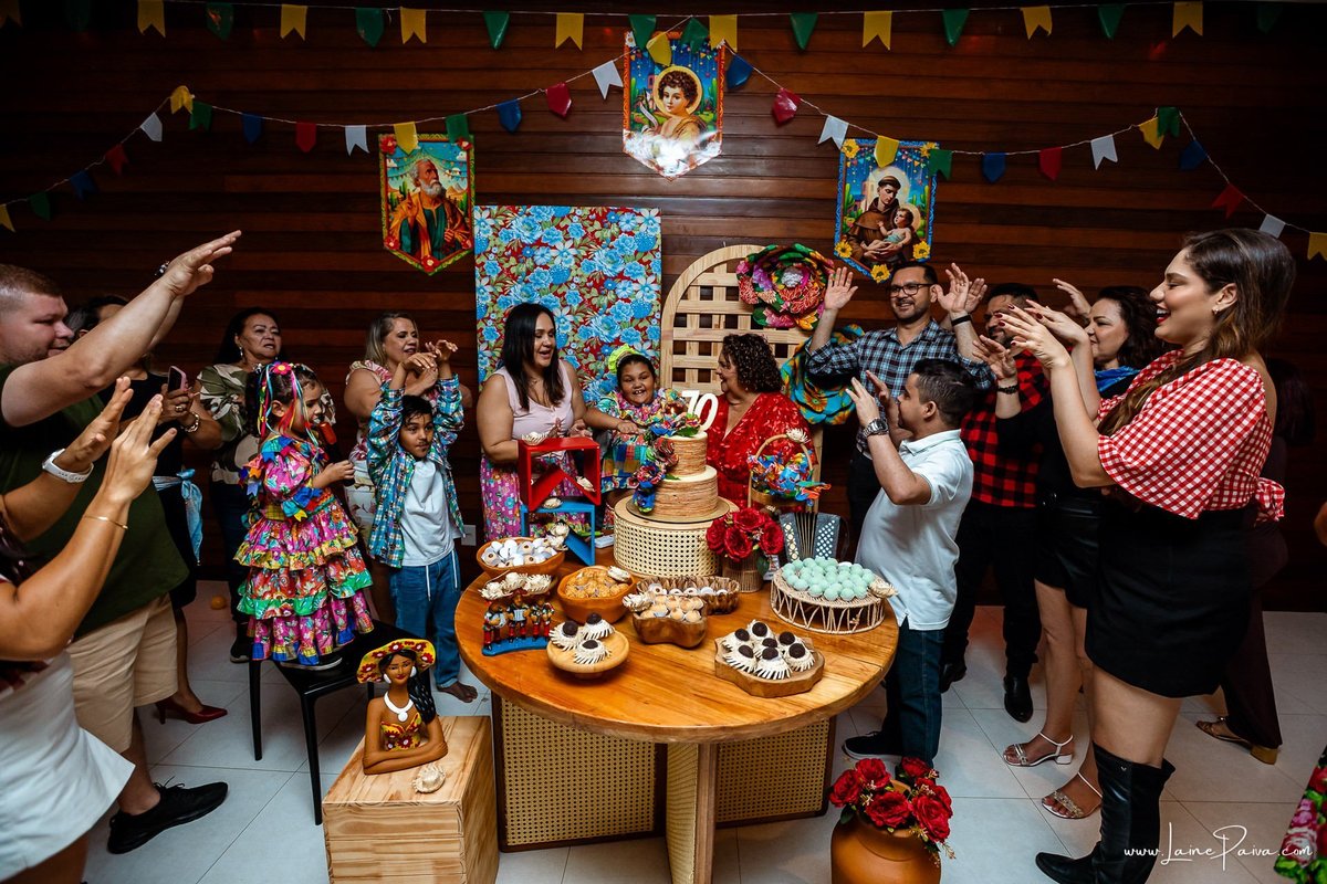 fotografia de Aniversario adulto, festa de 70 anos de Marcelo no condominio Buena Vista em Parnamirim, com tema de festa junina, São João com trio de sanfoneiro, homenagem e muito carinho de familiares e amigos. 