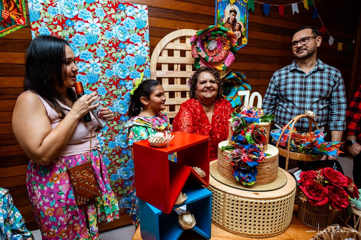 fotografia de Aniversario adulto, festa de 70 anos de Marcelo no condominio Buena Vista em Parnamirim, com tema de festa junina, São João com trio de sanfoneiro, homenagem e muito carinho de familiares e amigos. 