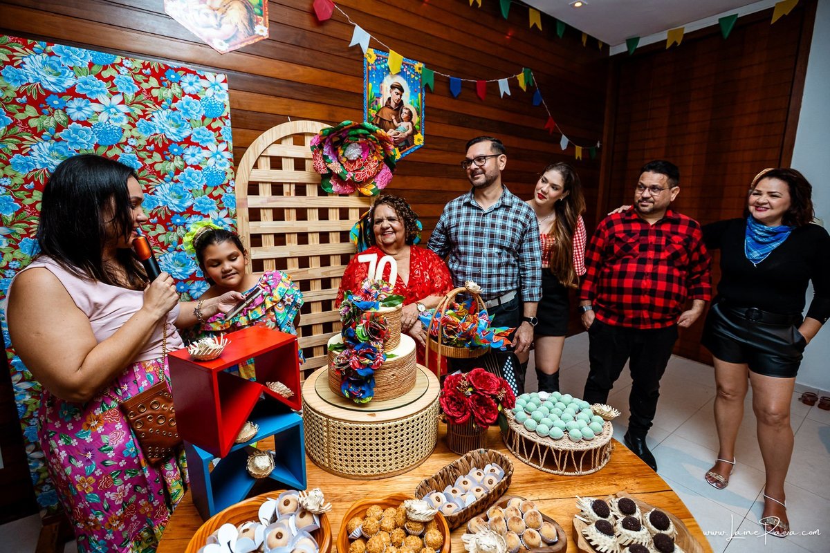 fotografia de Aniversario adulto, festa de 70 anos de Marcelo no condominio Buena Vista em Parnamirim, com tema de festa junina, São João com trio de sanfoneiro, homenagem e muito carinho de familiares e amigos. 