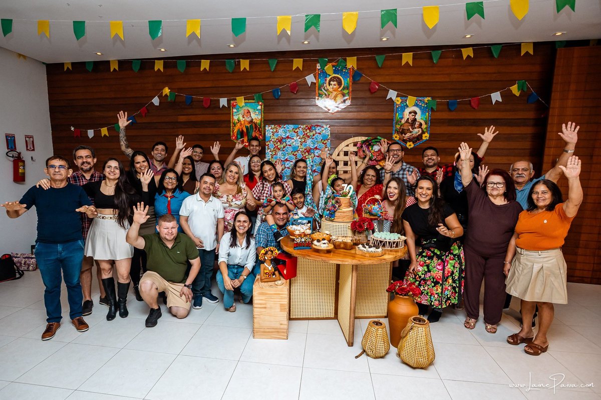 fotografia de Aniversario adulto, festa de 70 anos de Marcelo no condominio Buena Vista em Parnamirim, com tema de festa junina, São João com trio de sanfoneiro, homenagem e muito carinho de familiares e amigos. 