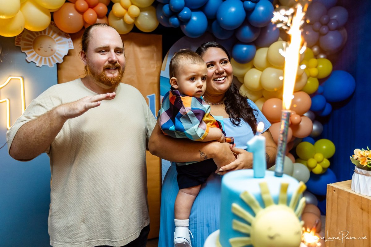 fotografia de Aniversario infantil, festa de 1 ano de Raul no Celebrar Receções em Parnamirim, com tema primeira volta ao sol, brincadeiras, piscina, piquinique diversão para as crianças e muito carinho de familiares e amigos.