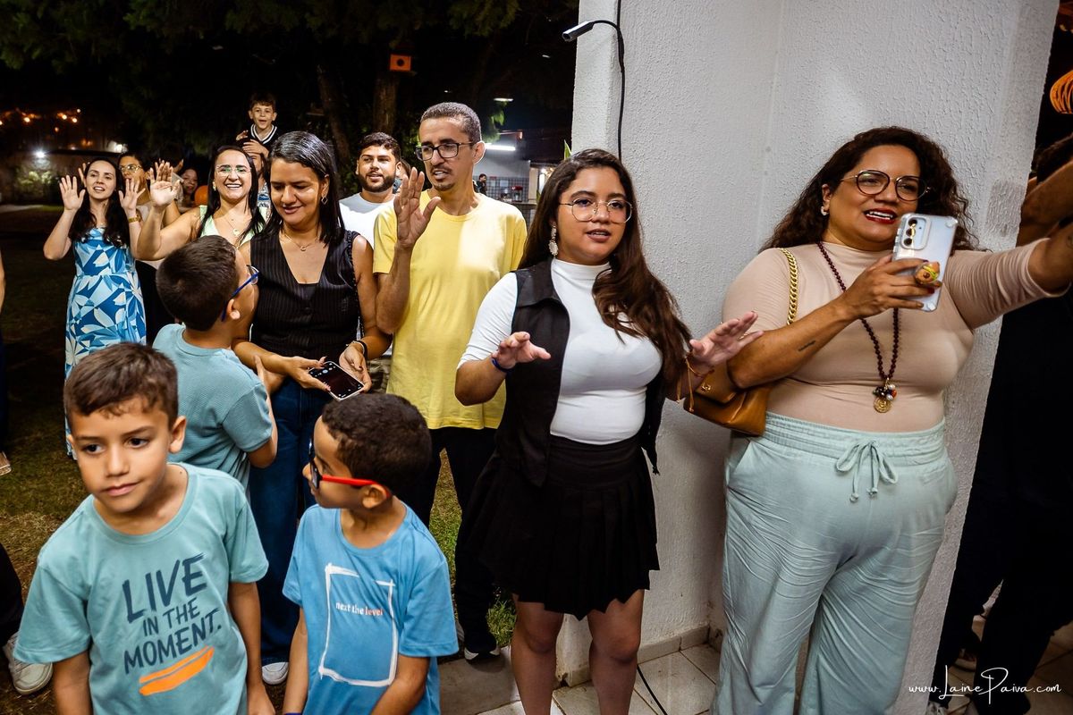 fotografia de Aniversario infantil, festa de 1 ano de Raul no Celebrar Receções em Parnamirim, com tema primeira volta ao sol, brincadeiras, piscina, piquinique diversão para as crianças e muito carinho de familiares e amigos.
