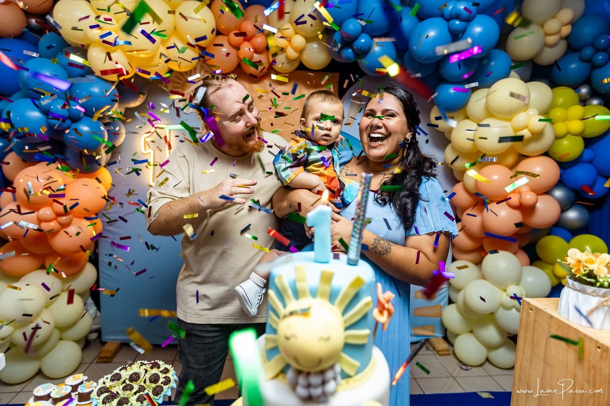 fotografia de Aniversario infantil, festa de 1 ano de Raul no Celebrar Receções em Parnamirim, com tema primeira volta ao sol, brincadeiras, piscina, piquinique diversão para as crianças e muito carinho de familiares e amigos.