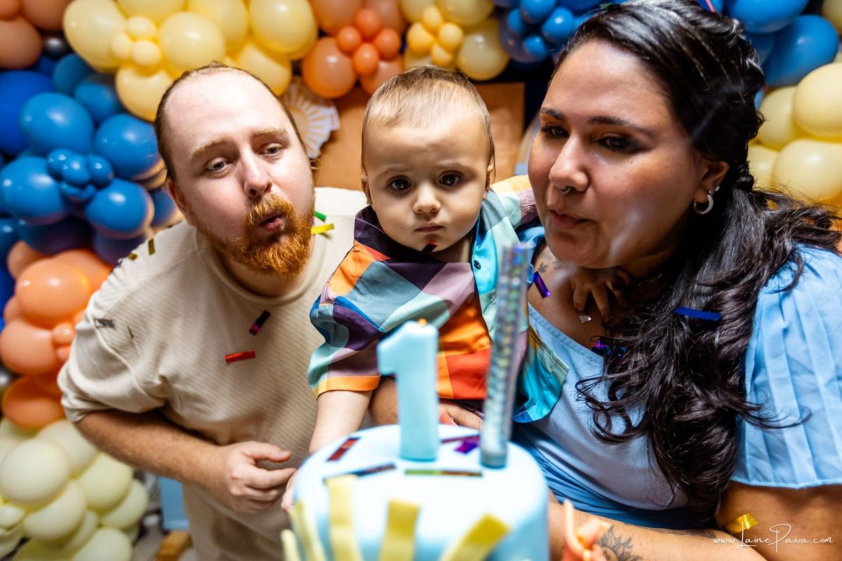 fotografia de Aniversario infantil, festa de 1 ano de Raul no Celebrar Receções em Parnamirim, com tema primeira volta ao sol, brincadeiras, piscina, piquinique diversão para as crianças e muito carinho de familiares e amigos.