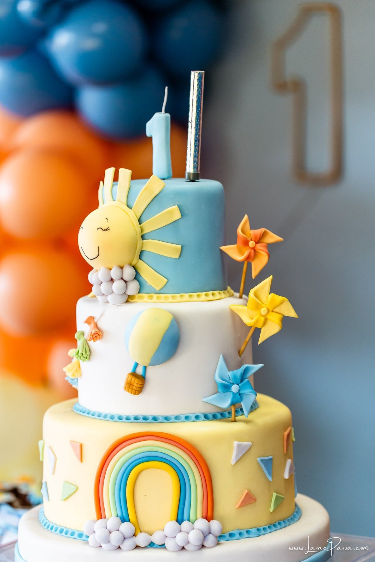 fotografia de Aniversario infantil, festa de 1 ano de Raul no Celebrar Receções em Parnamirim, com tema primeira volta ao sol, brincadeiras, piscina, piquinique diversão para as crianças e muito carinho de familiares e amigos.