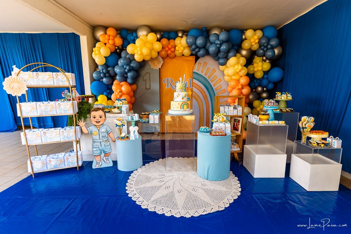 fotografia de Aniversario infantil, festa de 1 ano de Raul no Celebrar Receções em Parnamirim, com tema primeira volta ao sol, brincadeiras, piscina, piquinique diversão para as crianças e muito carinho de familiares e amigos.