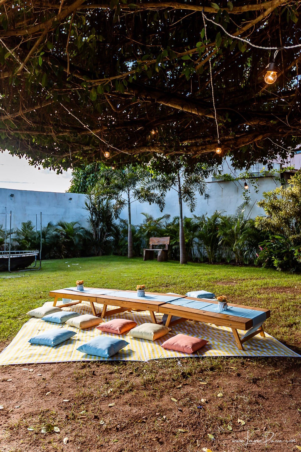 fotografia de Aniversario infantil, festa de 1 ano de Raul no Celebrar Receções em Parnamirim, com tema primeira volta ao sol, brincadeiras, piscina, piquinique diversão para as crianças e muito carinho de familiares e amigos.