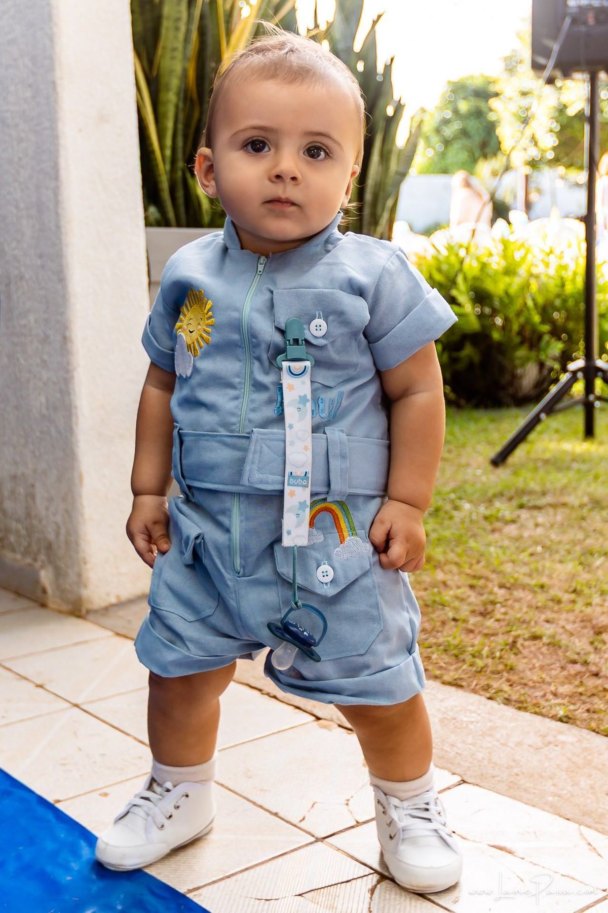 fotografia de Aniversario infantil, festa de 1 ano de Raul no Celebrar Receções em Parnamirim, com tema primeira volta ao sol, brincadeiras, piscina, piquinique diversão para as crianças e muito carinho de familiares e amigos.