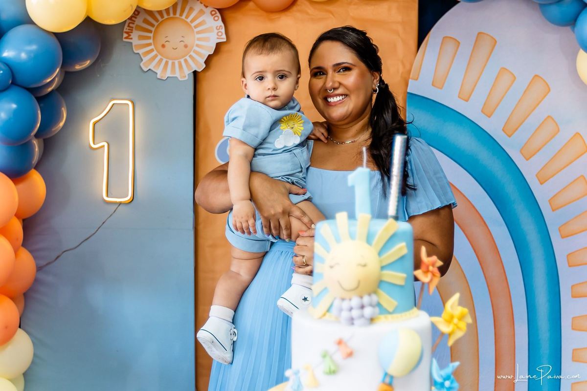fotografia de Aniversario infantil, festa de 1 ano de Raul no Celebrar Receções em Parnamirim, com tema primeira volta ao sol, brincadeiras, piscina, piquinique diversão para as crianças e muito carinho de familiares e amigos.