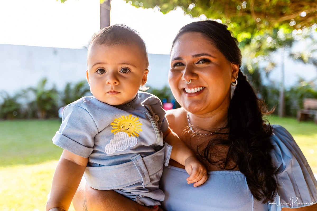 fotografia de Aniversario infantil, festa de 1 ano de Raul no Celebrar Receções em Parnamirim, com tema primeira volta ao sol, brincadeiras, piscina, piquinique diversão para as crianças e muito carinho de familiares e amigos.