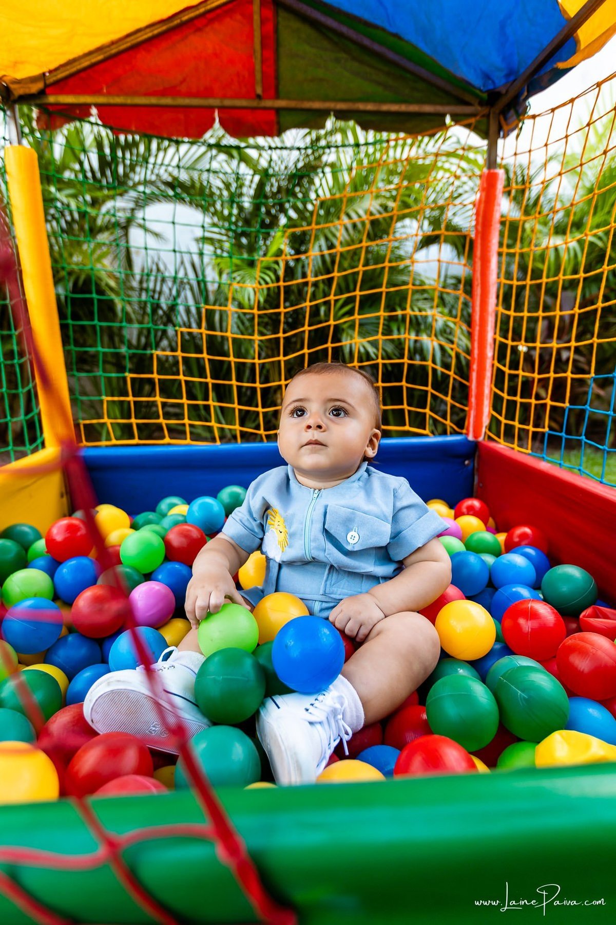 fotografia de Aniversario infantil, festa de 1 ano de Raul no Celebrar Receções em Parnamirim, com tema primeira volta ao sol, brincadeiras, piscina, piquinique diversão para as crianças e muito carinho de familiares e amigos.