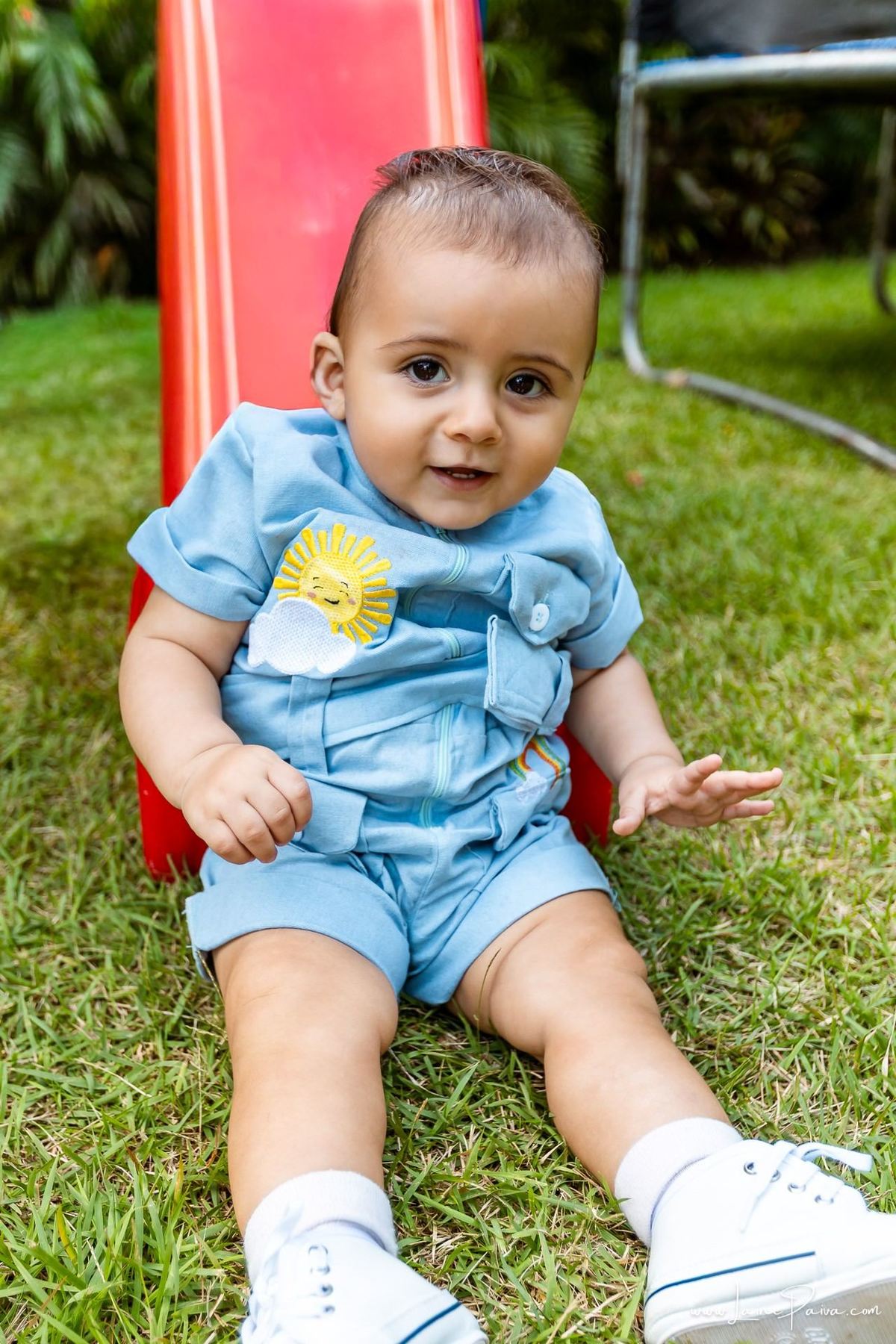 fotografia de Aniversario infantil, festa de 1 ano de Raul no Celebrar Receções em Parnamirim, com tema primeira volta ao sol, brincadeiras, piscina, piquinique diversão para as crianças e muito carinho de familiares e amigos.