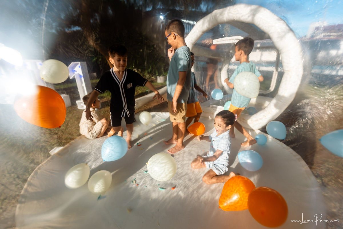 fotografia de Aniversario infantil, festa de 1 ano de Raul no Celebrar Receções em Parnamirim, com tema primeira volta ao sol, brincadeiras, piscina, piquinique diversão para as crianças e muito carinho de familiares e amigos.