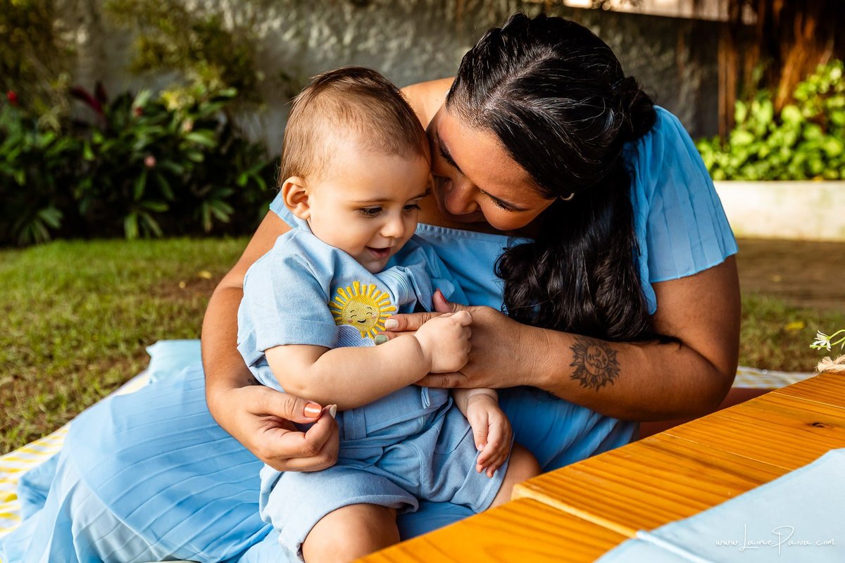 fotografia de Aniversario infantil, festa de 1 ano de Raul no Celebrar Receções em Parnamirim, com tema primeira volta ao sol, brincadeiras, piscina, piquinique diversão para as crianças e muito carinho de familiares e amigos.