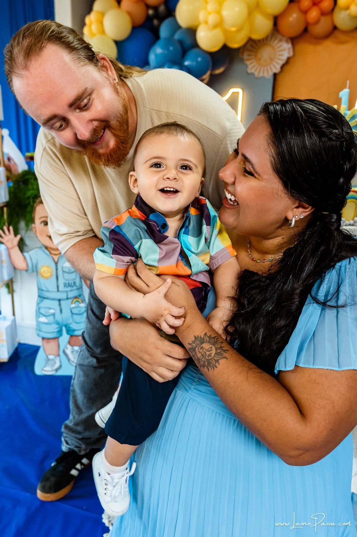 fotografia de Aniversario infantil, festa de 1 ano de Raul no Celebrar Receções em Parnamirim, com tema primeira volta ao sol, brincadeiras, piscina, piquinique diversão para as crianças e muito carinho de familiares e amigos.