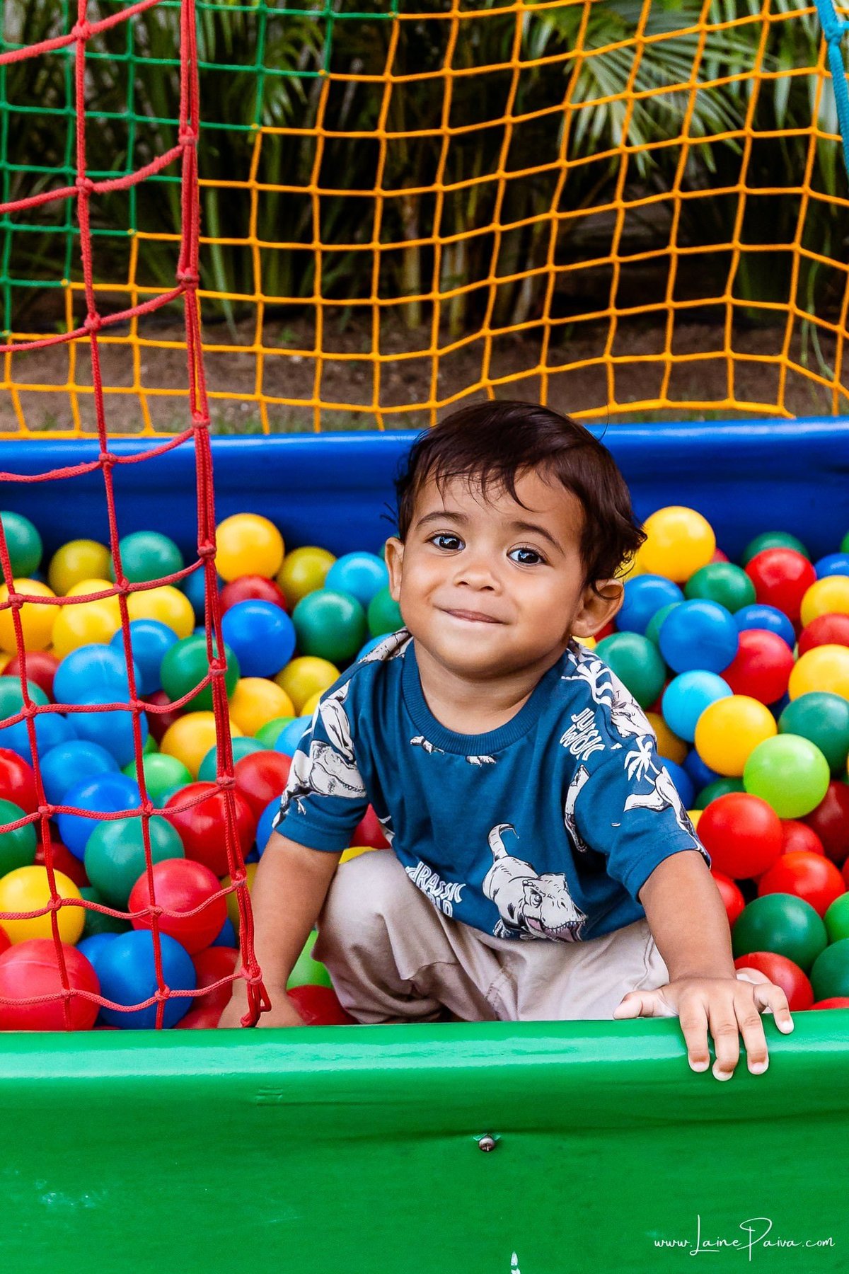 fotografia de Aniversario infantil, festa de 1 ano de Raul no Celebrar Receções em Parnamirim, com tema primeira volta ao sol, brincadeiras, piscina, piquinique diversão para as crianças e muito carinho de familiares e amigos.