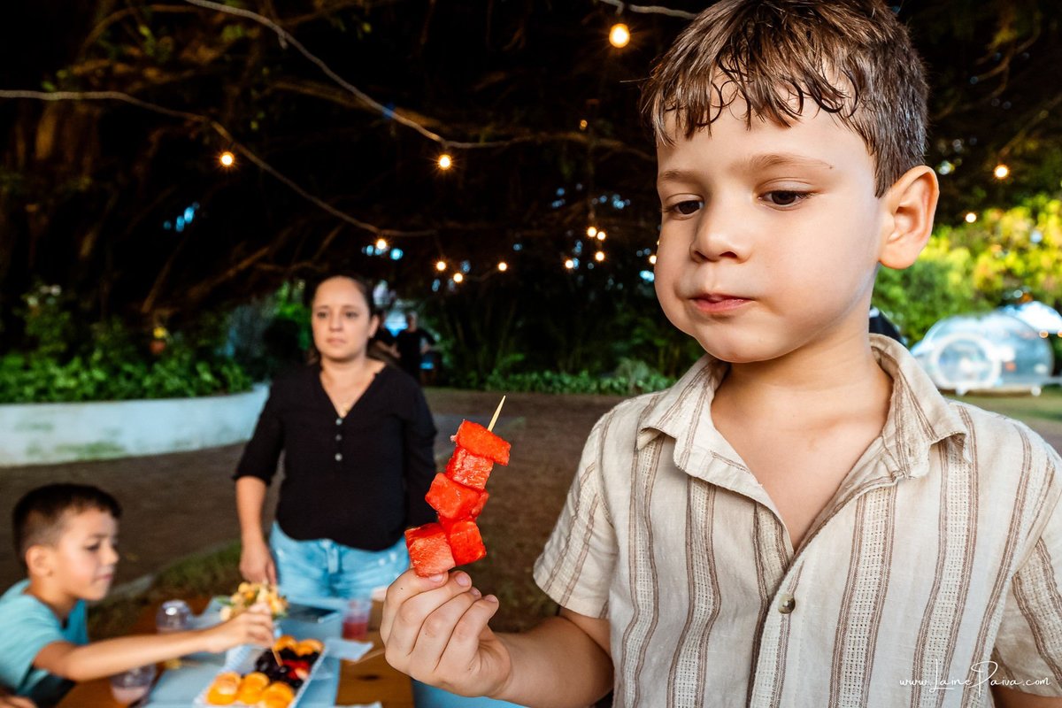 fotografia de Aniversario infantil, festa de 1 ano de Raul no Celebrar Receções em Parnamirim, com tema primeira volta ao sol, brincadeiras, piscina, piquinique diversão para as crianças e muito carinho de familiares e amigos.