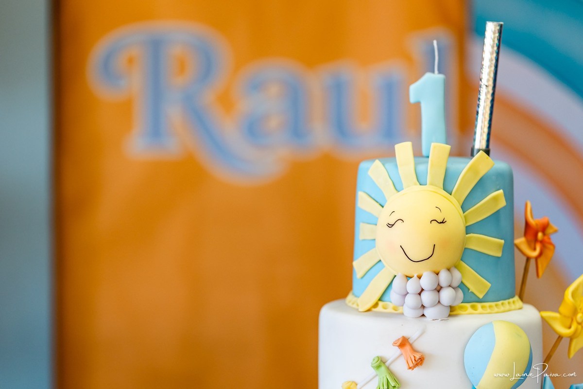 fotografia de Aniversario infantil, festa de 1 ano de Raul no Celebrar Receções em Parnamirim, com tema primeira volta ao sol, brincadeiras, piscina, piquinique diversão para as crianças e muito carinho de familiares e amigos.