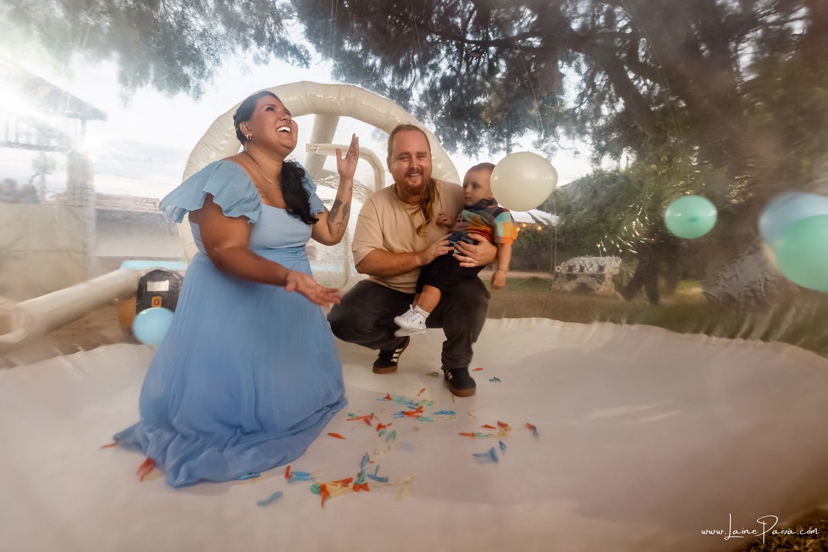 fotografia de Aniversario infantil, festa de 1 ano de Raul no Celebrar Receções em Parnamirim, com tema primeira volta ao sol, brincadeiras, piscina, piquinique diversão para as crianças e muito carinho de familiares e amigos.