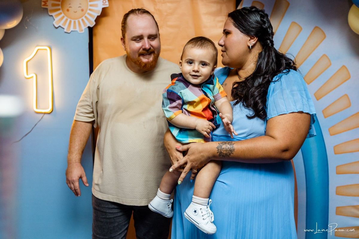 fotografia de Aniversario infantil, festa de 1 ano de Raul no Celebrar Receções em Parnamirim, com tema primeira volta ao sol, brincadeiras, piscina, piquinique diversão para as crianças e muito carinho de familiares e amigos.