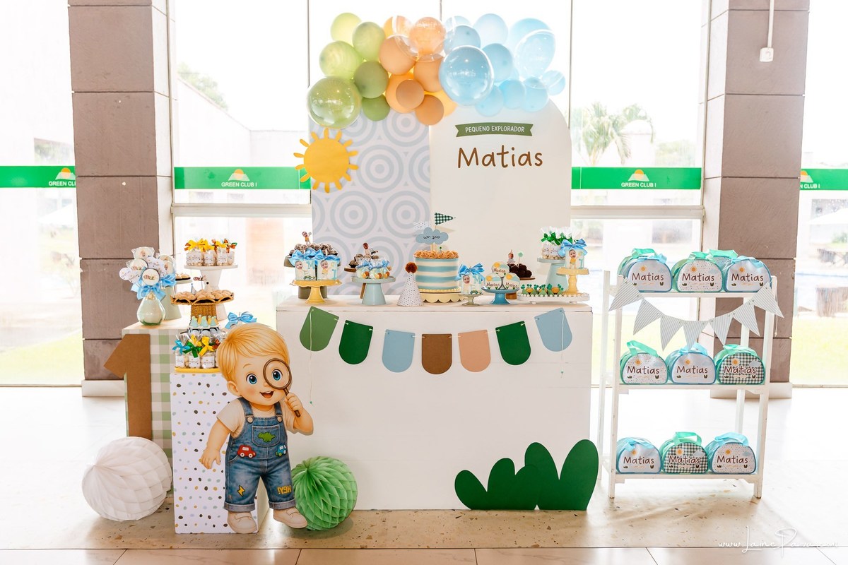 fotografia de Aniversario infantil, festa de 1 ano de Matias no Condomínio Green Club em Parnamirim, com tema minhas aventuras, brincadeiras, música com Tio Fernando, diversão para as crianças e muito carinho de familiares e amigos.
