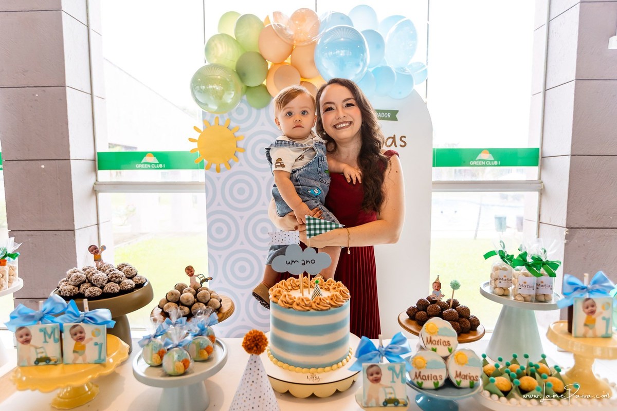 fotografia de Aniversario infantil, festa de 1 ano de Matias no Condomínio Green Club em Parnamirim, com tema minhas aventuras, brincadeiras, música com Tio Fernando, diversão para as crianças e muito carinho de familiares e amigos.