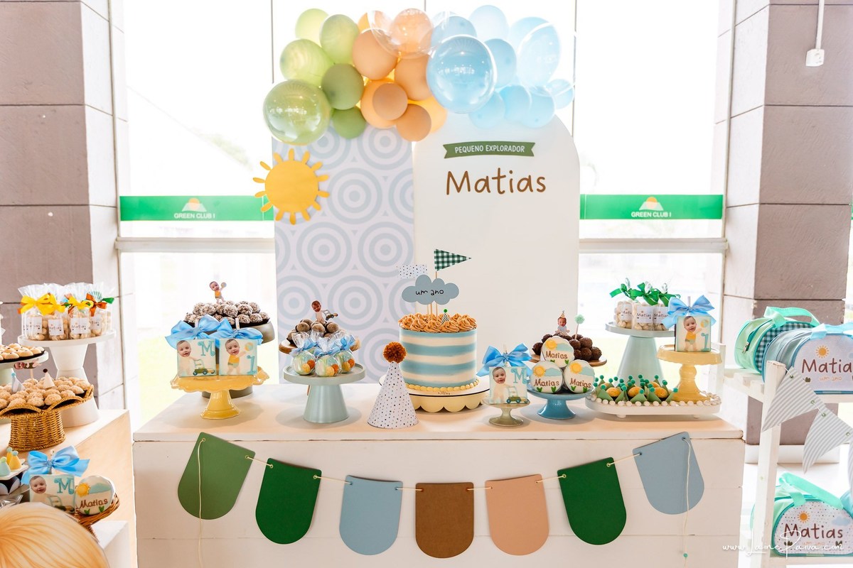 fotografia de Aniversario infantil, festa de 1 ano de Matias no Condomínio Green Club em Parnamirim, com tema minhas aventuras, brincadeiras, música com Tio Fernando, diversão para as crianças e muito carinho de familiares e amigos.