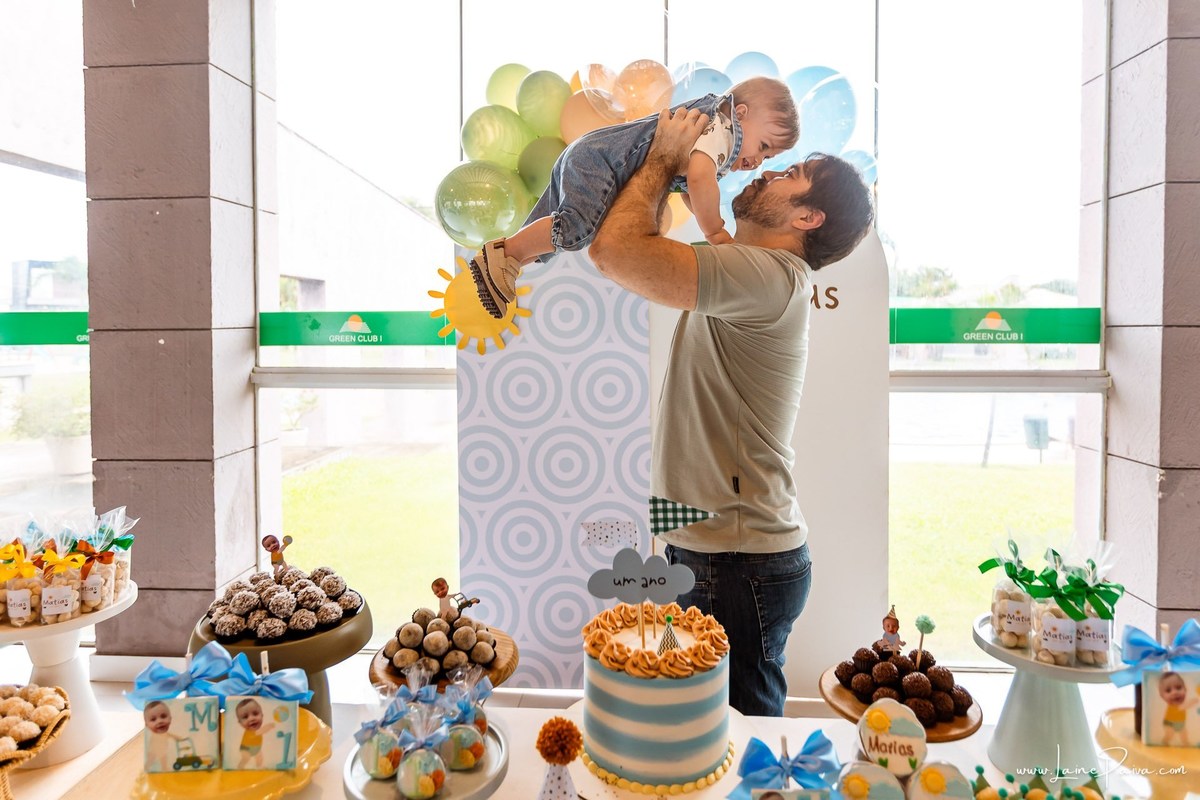 fotografia de Aniversario infantil, festa de 1 ano de Matias no Condomínio Green Club em Parnamirim, com tema minhas aventuras, brincadeiras, música com Tio Fernando, diversão para as crianças e muito carinho de familiares e amigos.