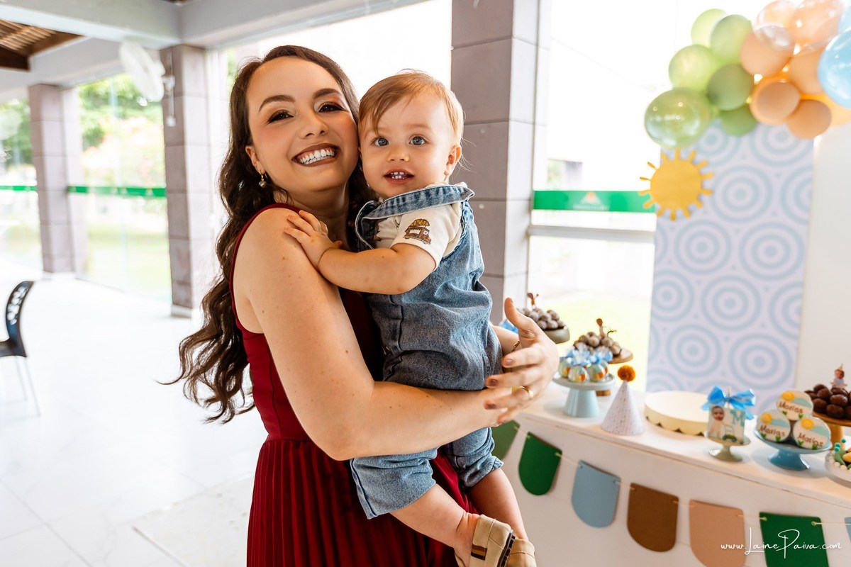 fotografia de Aniversario infantil, festa de 1 ano de Matias no Condomínio Green Club em Parnamirim, com tema minhas aventuras, brincadeiras, música com Tio Fernando, diversão para as crianças e muito carinho de familiares e amigos.