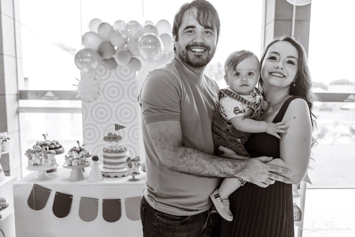 fotografia de Aniversario infantil, festa de 1 ano de Matias no Condomínio Green Club em Parnamirim, com tema minhas aventuras, brincadeiras, música com Tio Fernando, diversão para as crianças e muito carinho de familiares e amigos.
