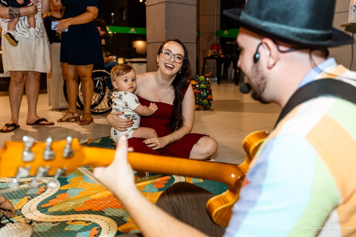 fotografia de Aniversario infantil, festa de 1 ano de Matias no Condomínio Green Club em Parnamirim, com tema minhas aventuras, brincadeiras, música com Tio Fernando, diversão para as crianças e muito carinho de familiares e amigos.