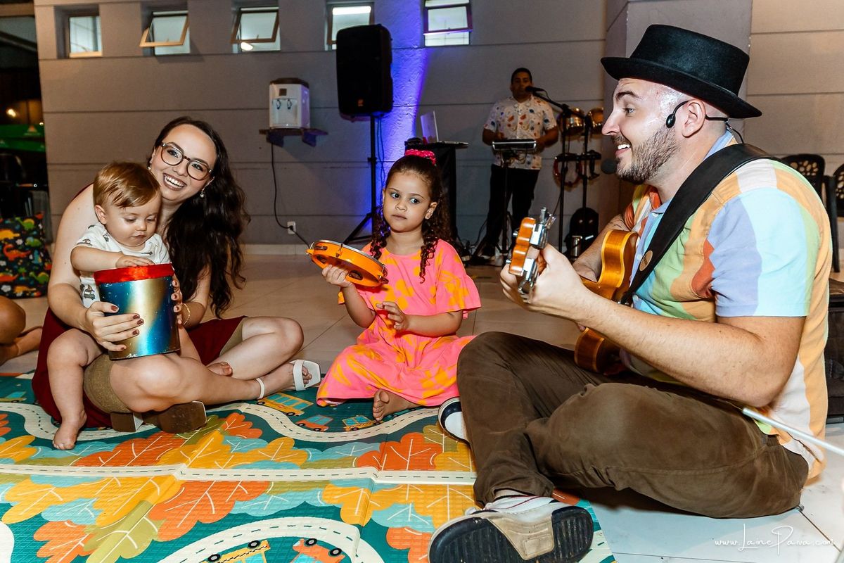 fotografia de Aniversario infantil, festa de 1 ano de Matias no Condomínio Green Club em Parnamirim, com tema minhas aventuras, brincadeiras, música com Tio Fernando, diversão para as crianças e muito carinho de familiares e amigos.