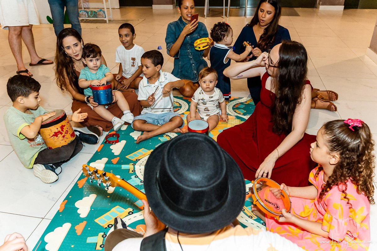 fotografia de Aniversario infantil, festa de 1 ano de Matias no Condomínio Green Club em Parnamirim, com tema minhas aventuras, brincadeiras, música com Tio Fernando, diversão para as crianças e muito carinho de familiares e amigos.