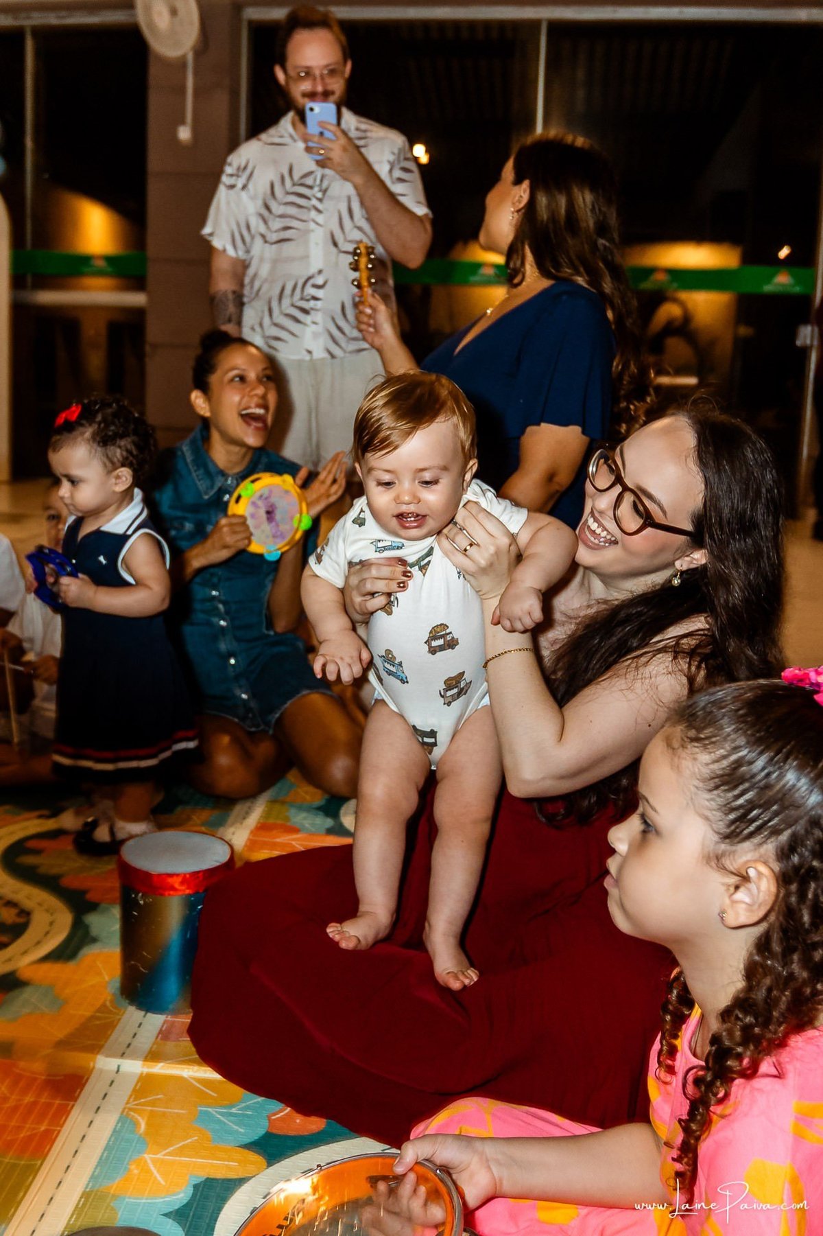 fotografia de Aniversario infantil, festa de 1 ano de Matias no Condomínio Green Club em Parnamirim, com tema minhas aventuras, brincadeiras, música com Tio Fernando, diversão para as crianças e muito carinho de familiares e amigos.