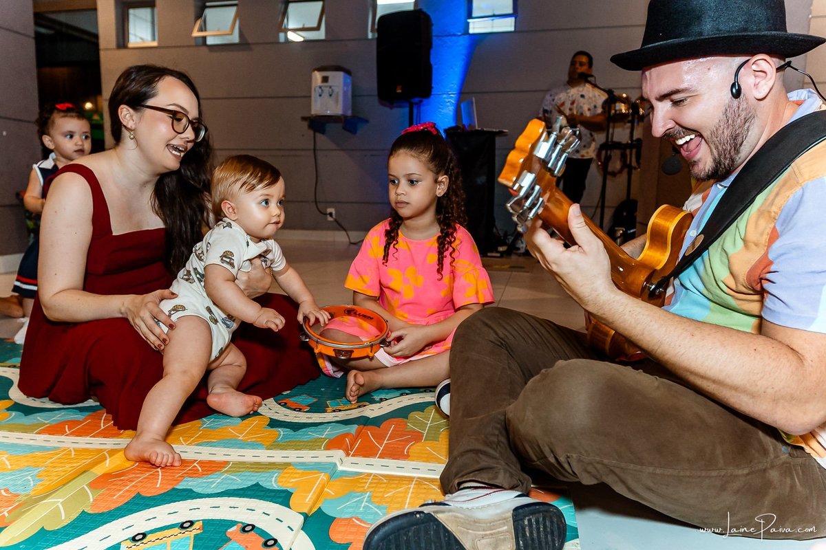 fotografia de Aniversario infantil, festa de 1 ano de Matias no Condomínio Green Club em Parnamirim, com tema minhas aventuras, brincadeiras, música com Tio Fernando, diversão para as crianças e muito carinho de familiares e amigos.