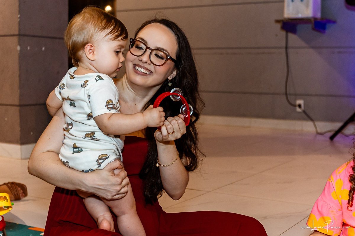 fotografia de Aniversario infantil, festa de 1 ano de Matias no Condomínio Green Club em Parnamirim, com tema minhas aventuras, brincadeiras, música com Tio Fernando, diversão para as crianças e muito carinho de familiares e amigos.
