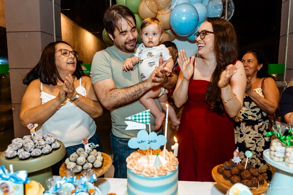 fotografia de Aniversario infantil, festa de 1 ano de Matias no Condomínio Green Club em Parnamirim, com tema minhas aventuras, brincadeiras, música com Tio Fernando, diversão para as crianças e muito carinho de familiares e amigos.
