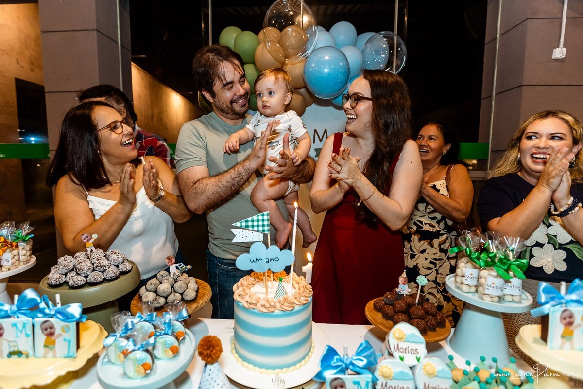 fotografia de Aniversario infantil, festa de 1 ano de Matias no Condomínio Green Club em Parnamirim, com tema minhas aventuras, brincadeiras, música com Tio Fernando, diversão para as crianças e muito carinho de familiares e amigos.