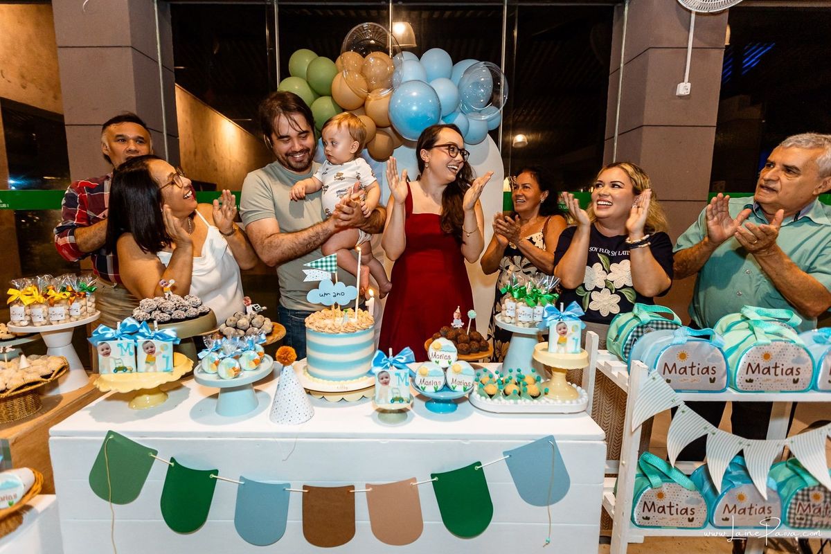 fotografia de Aniversario infantil, festa de 1 ano de Matias no Condomínio Green Club em Parnamirim, com tema minhas aventuras, brincadeiras, música com Tio Fernando, diversão para as crianças e muito carinho de familiares e amigos.