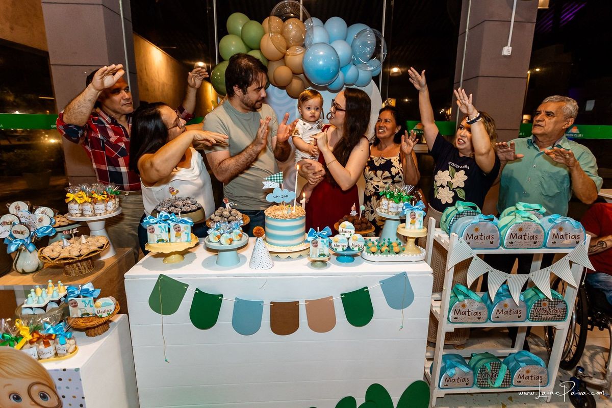 fotografia de Aniversario infantil, festa de 1 ano de Matias no Condomínio Green Club em Parnamirim, com tema minhas aventuras, brincadeiras, música com Tio Fernando, diversão para as crianças e muito carinho de familiares e amigos.