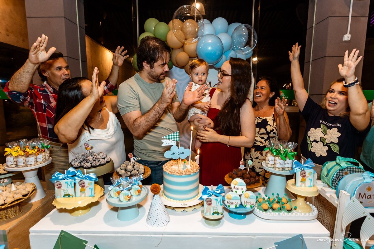 fotografia de Aniversario infantil, festa de 1 ano de Matias no Condomínio Green Club em Parnamirim, com tema minhas aventuras, brincadeiras, música com Tio Fernando, diversão para as crianças e muito carinho de familiares e amigos.